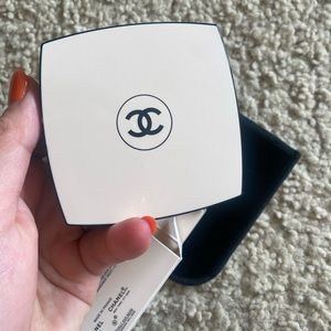 Chanel LES BEIGES Healthy Glow Eyeshadow Palette - never used